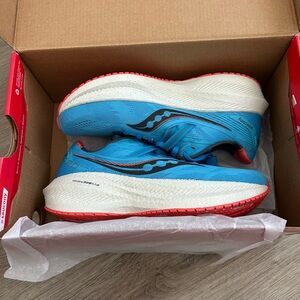 Saucony Triumph 20 Women’s Running Shoes (9.5)